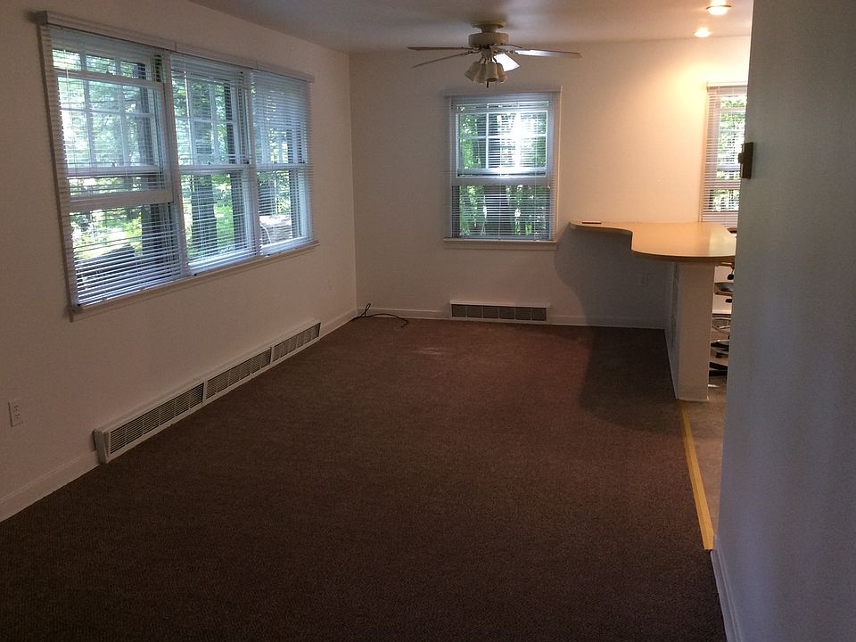 Living Room/Dining Area