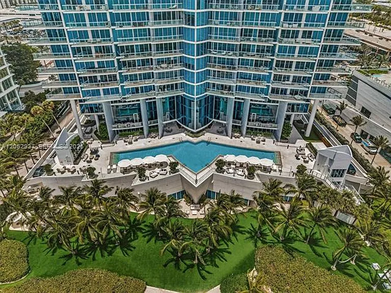 17001 Collins Ave #CU-2106 — Photo 25