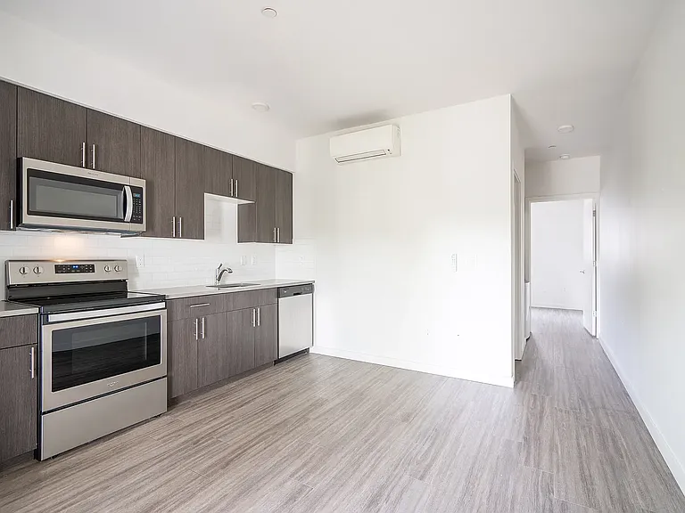 4620 N Maryland Ave #B203 — Photo 2