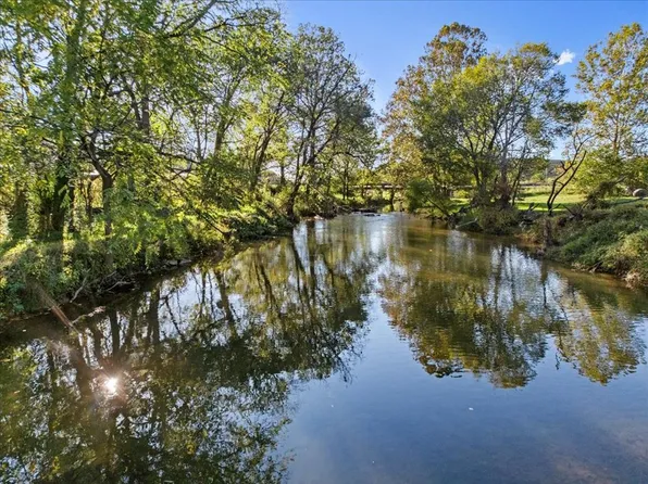 Grayson Tpke, Speedwell, VA 24374