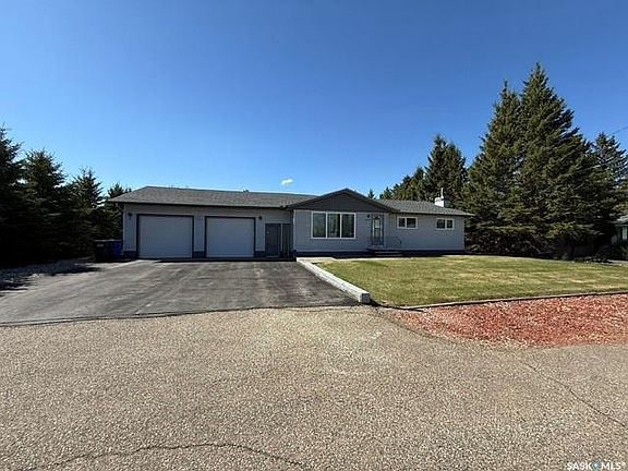 2nd image of 234 Saskatchewan STREET E