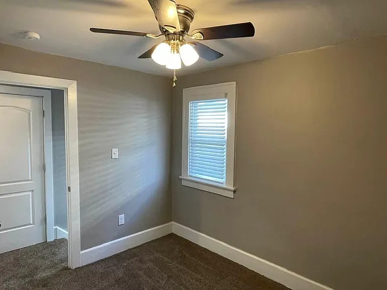 140 S Eureka Ave — Photo 13