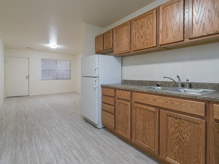 Zodiac Apartments — Photo 14