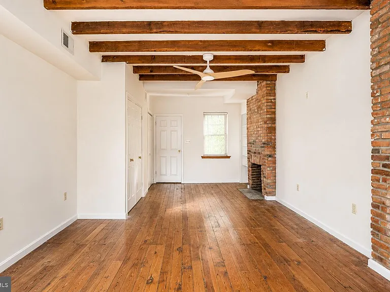 115 E West St — Photo 12