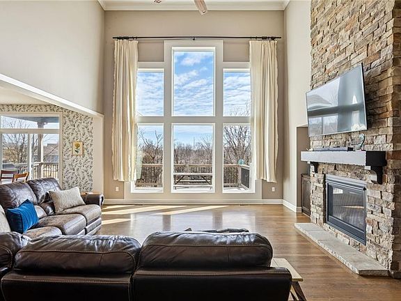 5th image of 17205 Thomas Lane Rd