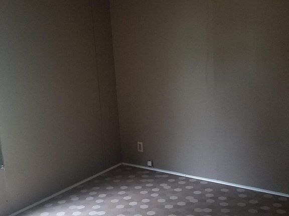 5th image of 303 Silver Lake Dr