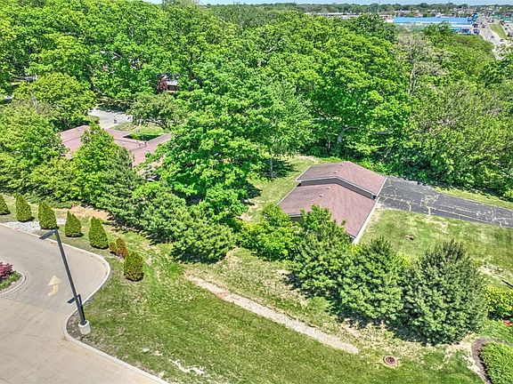 4th image of 3035 Fair Oaks Dr