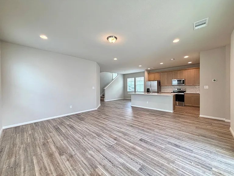 207 Cherry Blossom Ln — Photo 3