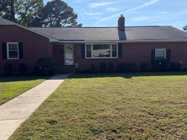 11 Fern Dr, Newport News, VA 23606