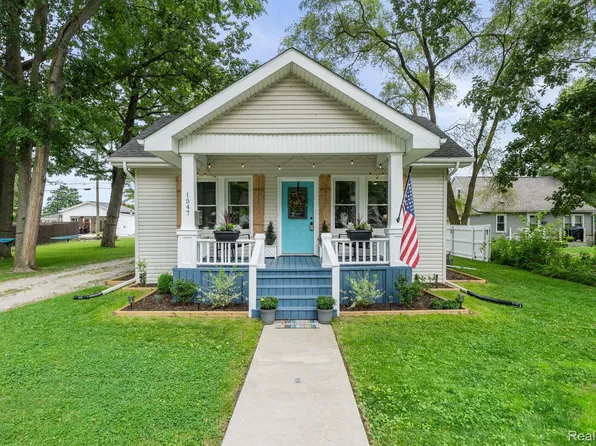 1547 Goffe St, Saint Clair, MI 48079