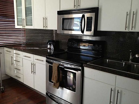 3rd image of 18011 Biscayne Blvd #7051