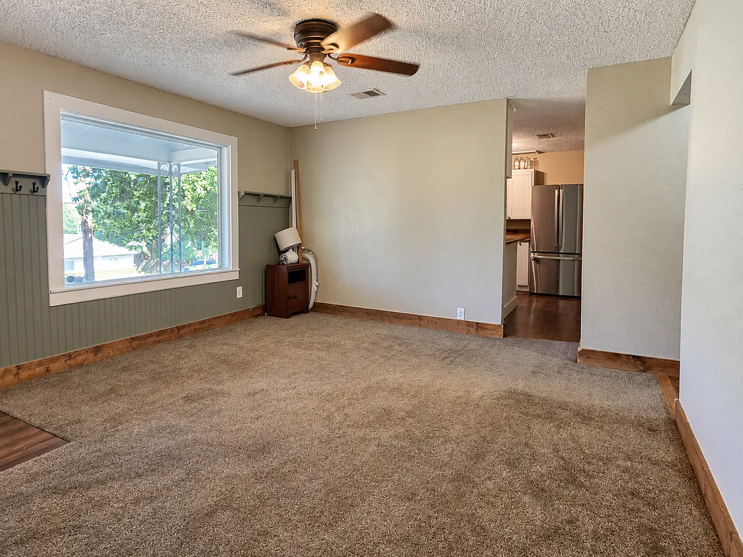 3 bed, 1.0 bath, 1452 sqft, $1,800 — Photo 3