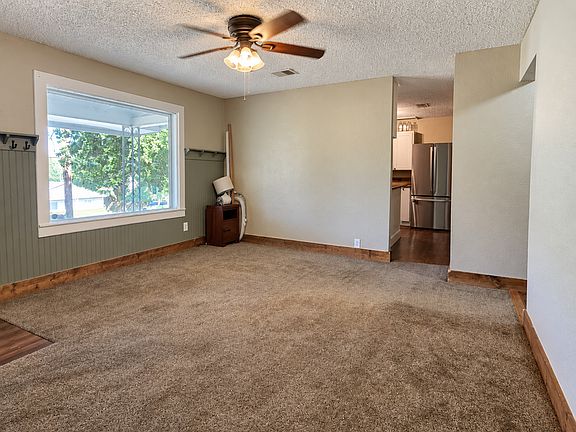3rd image of 636 E Columbia Dr