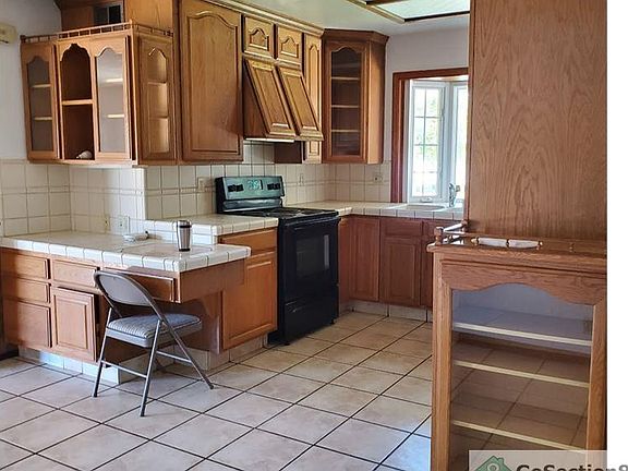 3rd image of 629 Harrisburg Pl