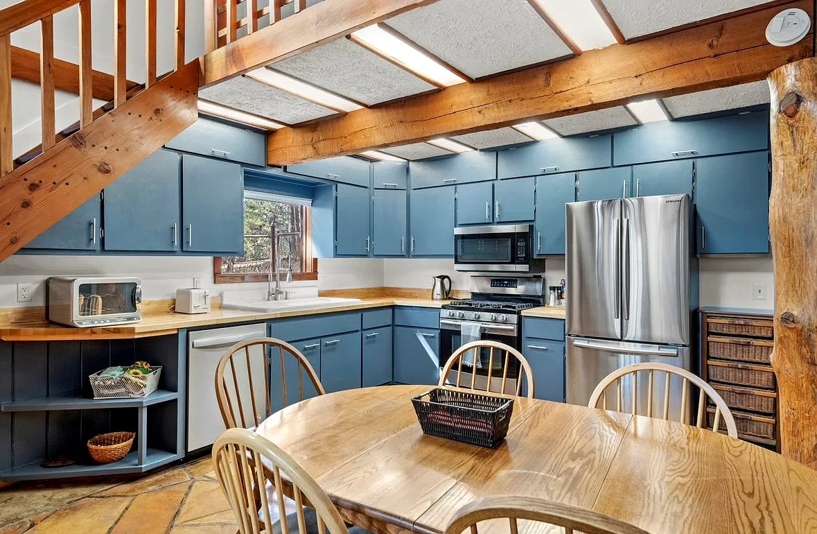 3 bed, 1.5 bath, 1915 sqft, $3,050 — Photo 3