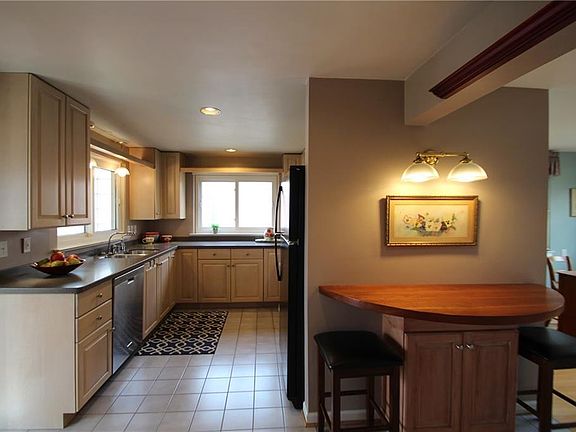3rd image of 18 Highland Dr