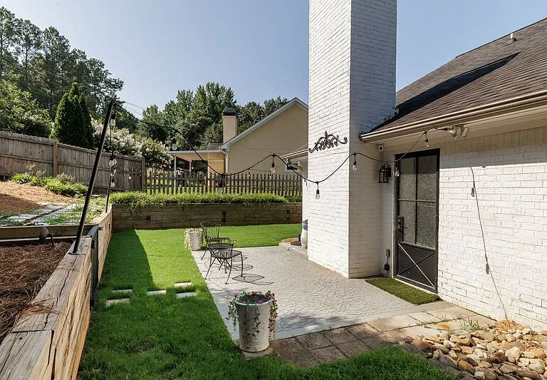 112 Lucy Ln — Photo 26