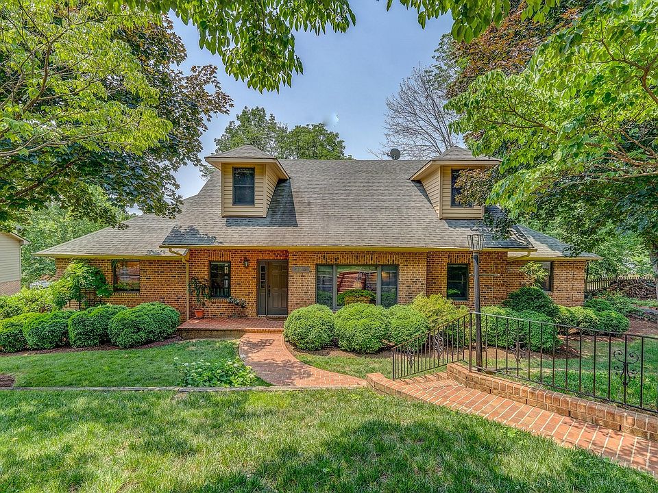 1st image of 924 Kenbridge Pl
