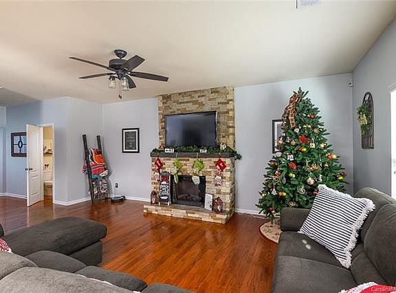 3rd image of 133 Ashmore Dr