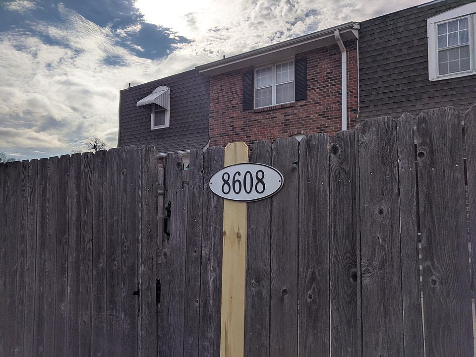 1st image of 8604 W 85th St