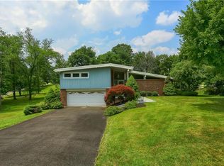 2128 Pococen Dr, Coraopolis, PA 15108