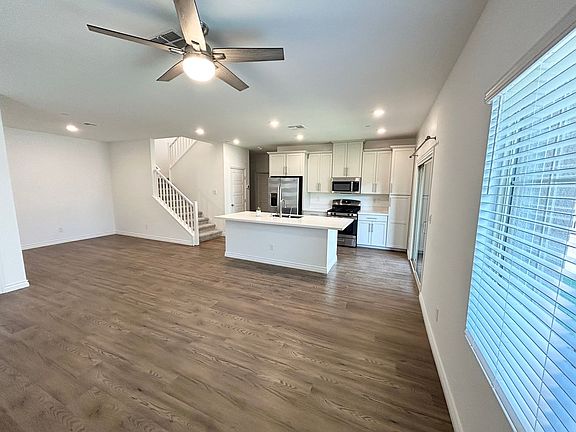 4th image of 600 N Carriage Hill Dr #1168