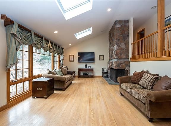4th image of 3 Cedar Dr E