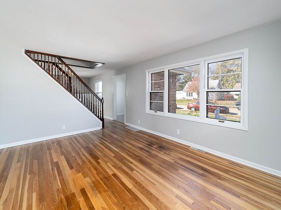 4th image of 766 Garden Ln
