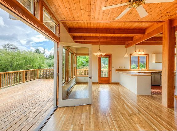 3rd image of 1239 Hawley Way NE