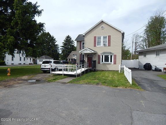3rd image of 985 Exeter Ave