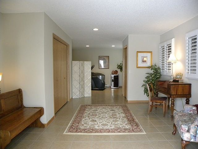 Entry way with extra room