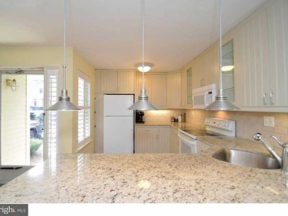 5th image of 411 Cheswold Ct