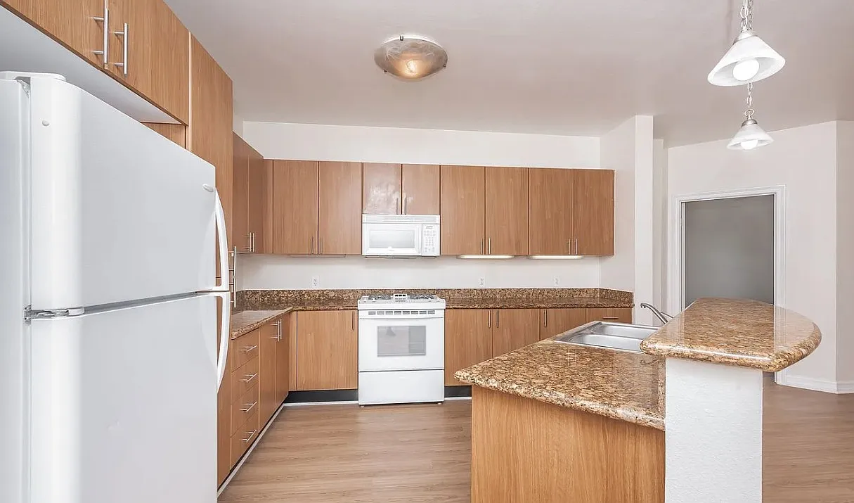 3 bed, 1474 sqft, $3,995 — Photo 4