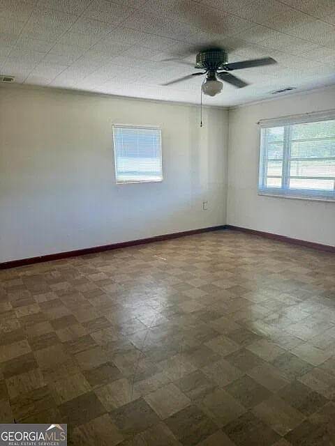 3 bed, 1.0 bath, 1120 sqft, $1,600 — Photo 2