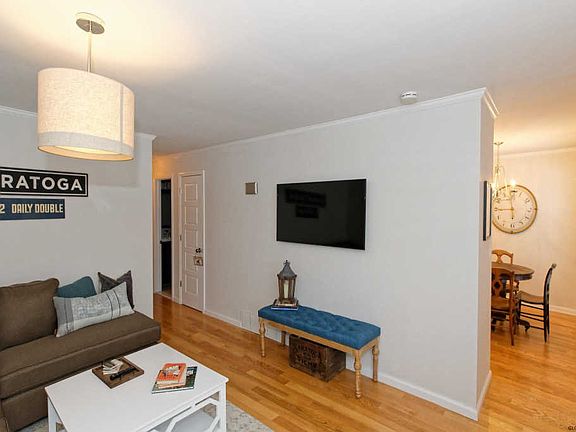 4th image of 8 Vanderbilt Ave