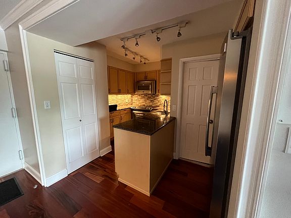5th image of 205 Mineola Blvd APT 4E