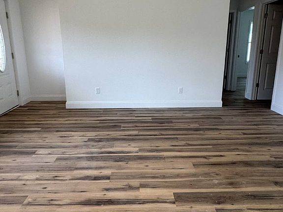 4th image of 217 Quinn Hill Ln
