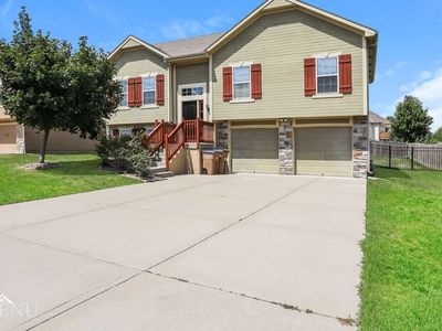2002 Parkview Dr, Raymore, MO, 64083