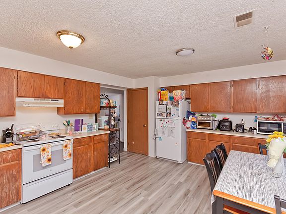 4th image of 523 Pauline St