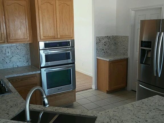 4th image of 8615 Bellflower St