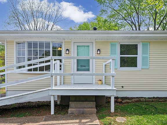 3rd image of 206 Crest Dr