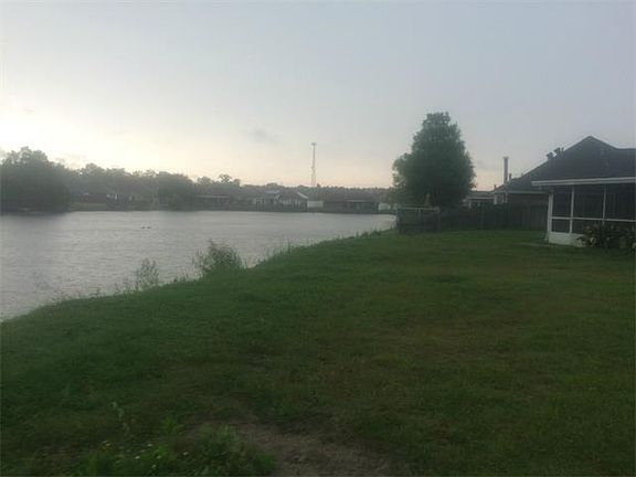 4th image of 21 Oxford Dr