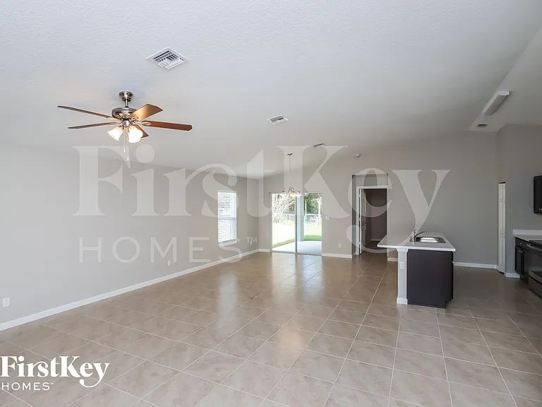 785 Coconut St SE — Photo 3