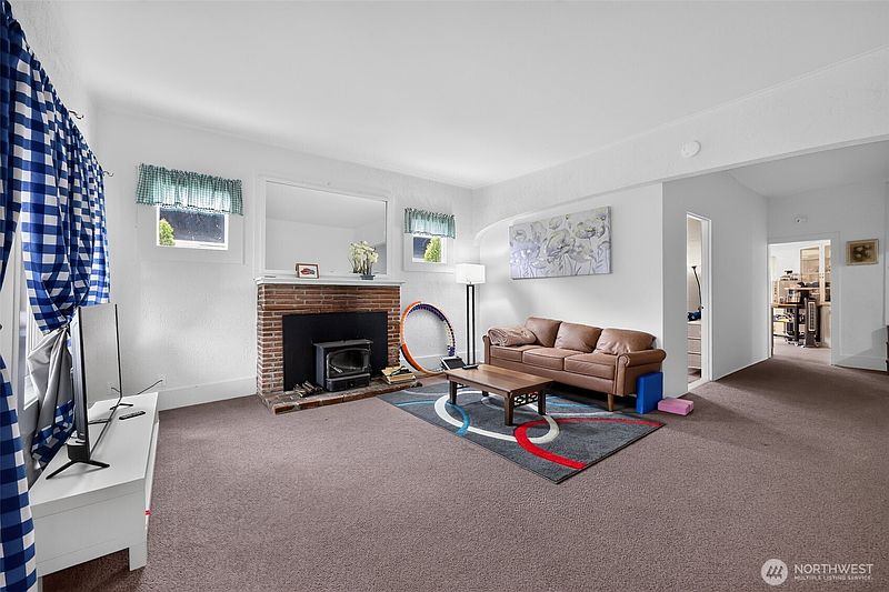 5th image of 1019 Duryea Street