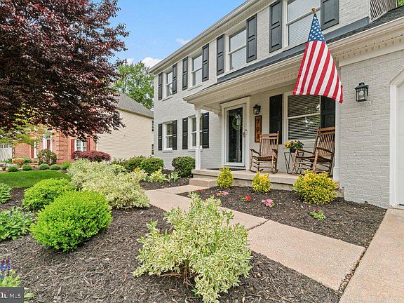 4th image of 703 Macphail Ct N