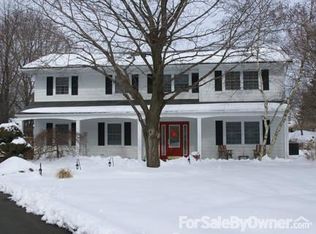 5 Lilac Ln, Garnerville, NY 10923