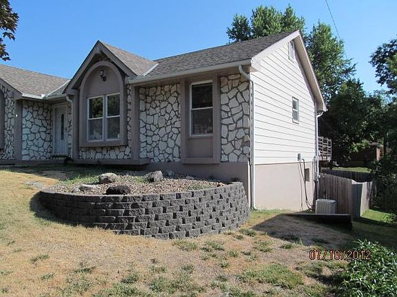 2nd image of 18302 Hanthorne Dr