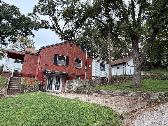 2nd image of 700 Hazel St
