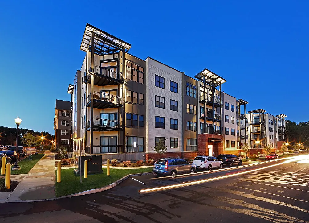 Excelsior Park Apartments — Photo 1