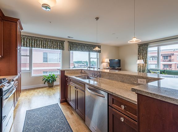 5th image of 935 Burlington Ave Unit 312